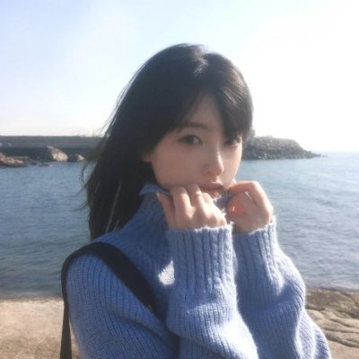 女人步上楼梯时